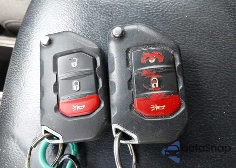 2018 Jeep Wrangler Unlimited Sahara 4X4 from USA, damaged, VIN 1C4HJXEG9JW244419